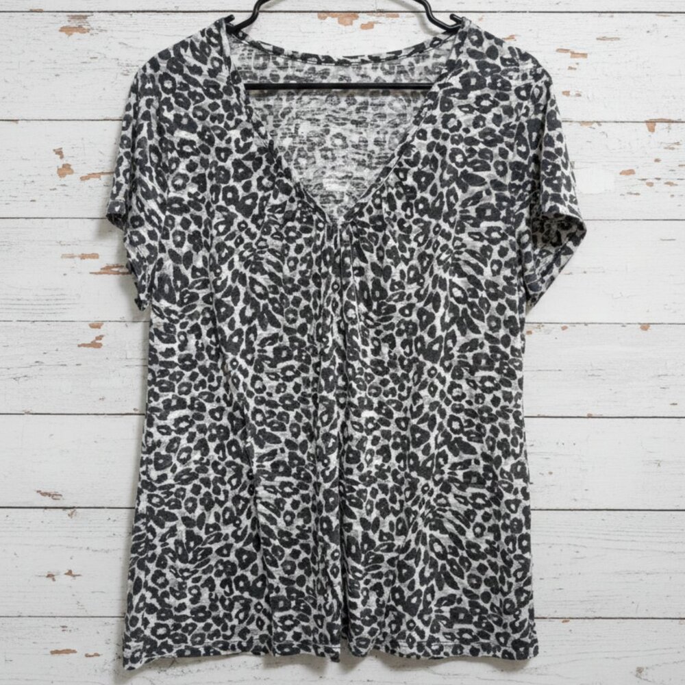 New Directions Size XL Leopard Print Short Sleeve Top